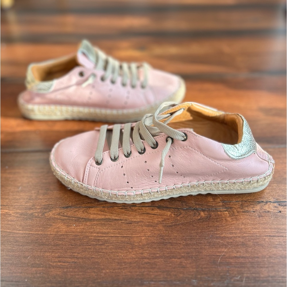 Bonavi genuine leather sneaker. Size 38.